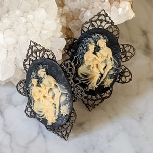 Vintage Cameo Clip On's